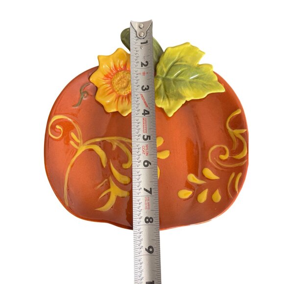 Ceramic Pumpkin-Shaped Plate With Embossed Sunflower & Leaf Design - Picture 9 of 11